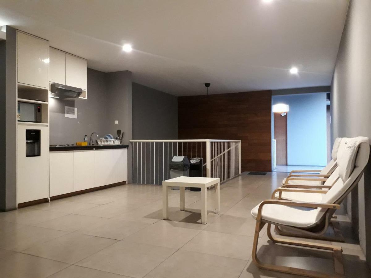 2510 Urbanliving Jakarta Exterior photo